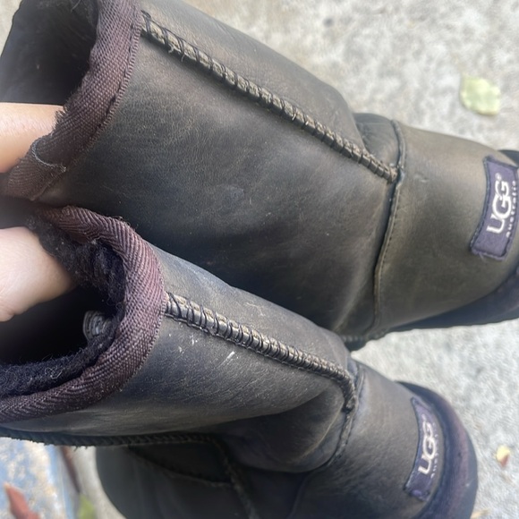 UGG Black Classic leather black boots 8M little wear matte retails $199 - Picture 10 of 10